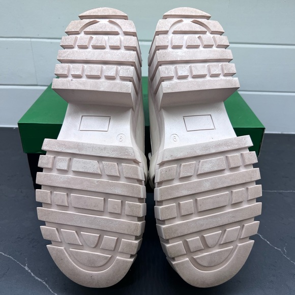 MIA Off-White Platform Loafers. Size 9 w/ Rubber chain detail. Manmade “leather” - Picture 2 of 6